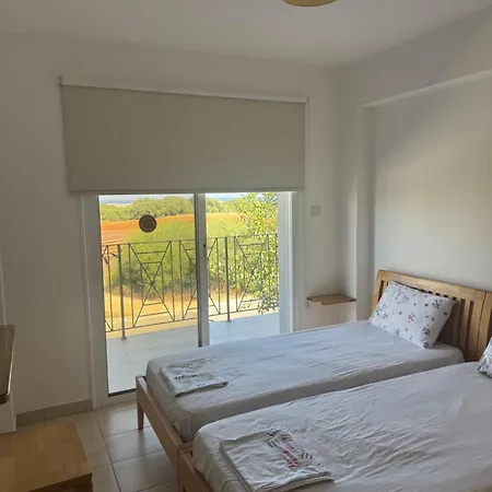 Serenity With Pool Daire Paralimni