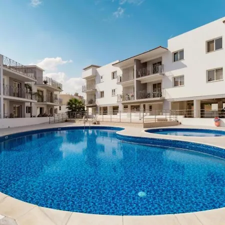 아파트 Serenity With Pool