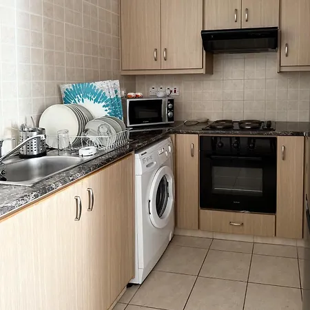 아파트 Serenity With Pool 파라림니