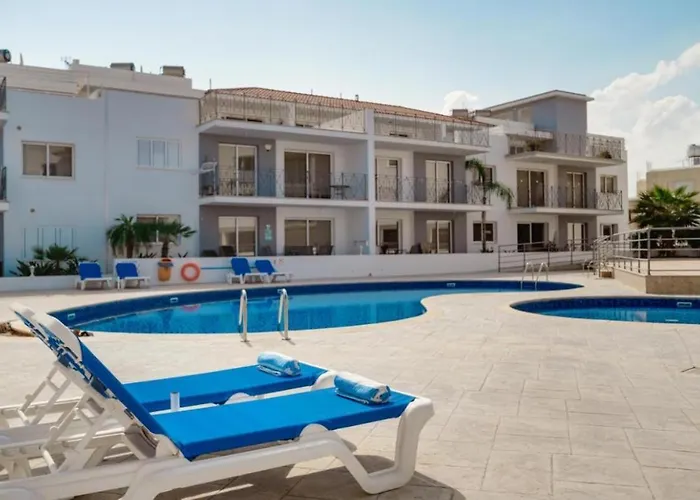 Serenity With Pool Παραλίμνι