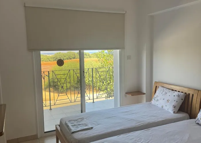 Serenity With Pool Apartmán Paralimni